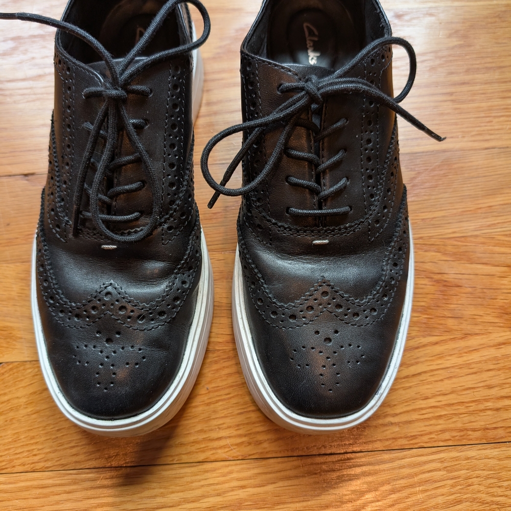 Clarks Black Sneakers with Leather Finish and Rubber Sole